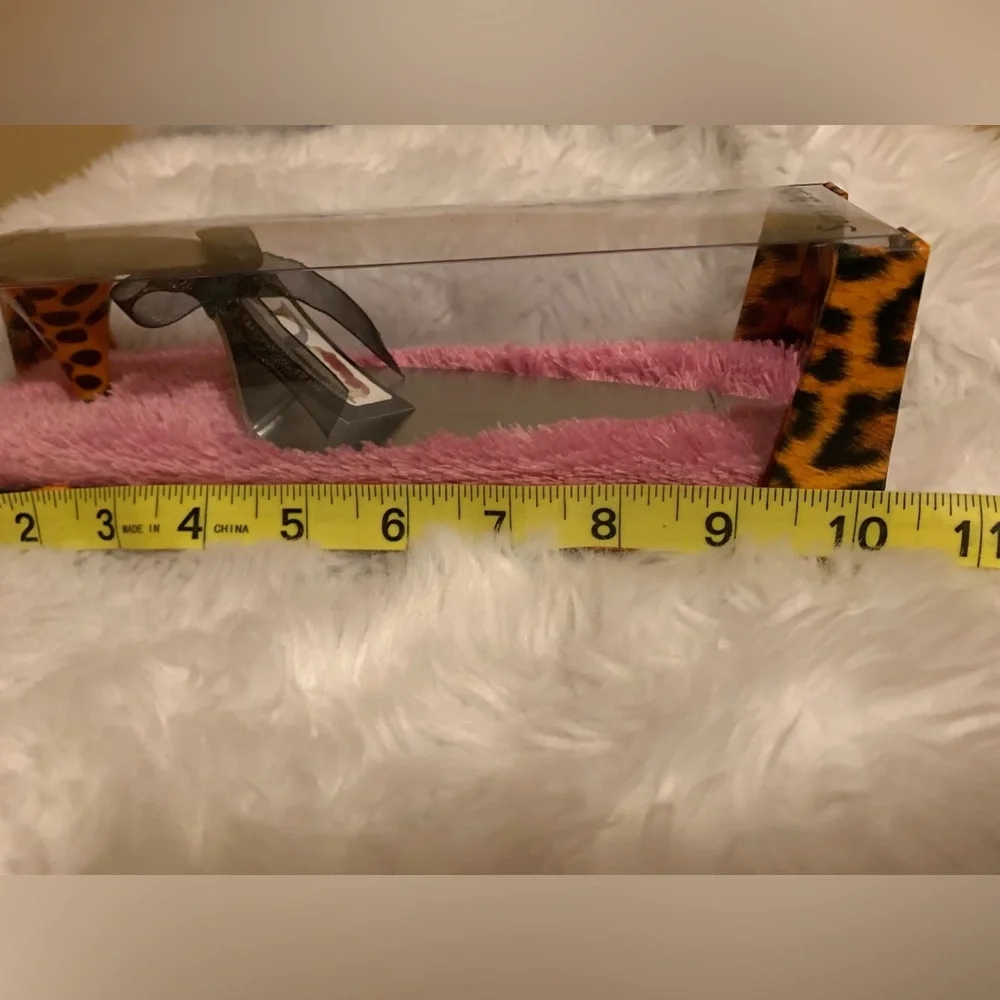 WILD EYE DESIGNS leopard, print, high heel stiletto cake server NIB NWT